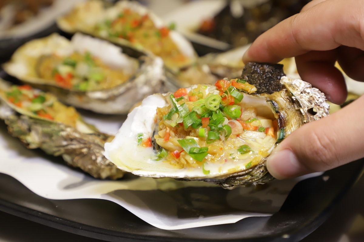 生蚝烧烤生蚝烧烤图片吃生蚝蒜香生蚝生蚝怎么吃烧烤图片生蚝烤生蚝半