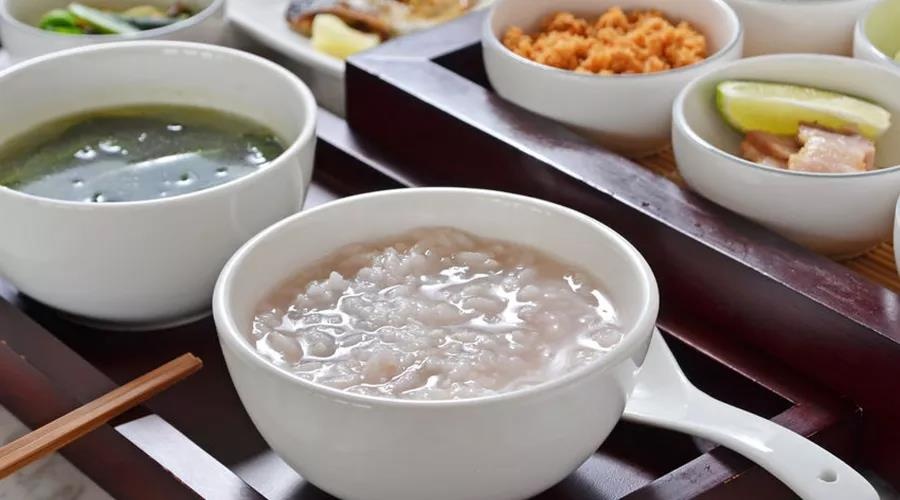 胃是身体的一部分,需要平衡健康的膳食.只吃白粥,软饭的话,容