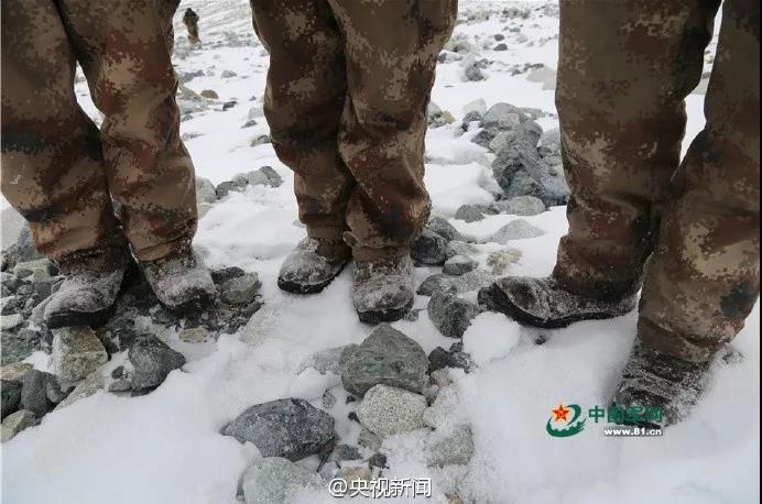 趟冰河,爬雪峰,鞋冻成冰….