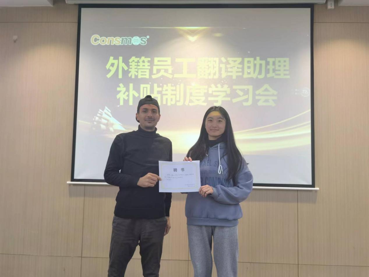 "Heart-warming translator" Helps Foreign Employees(图11)