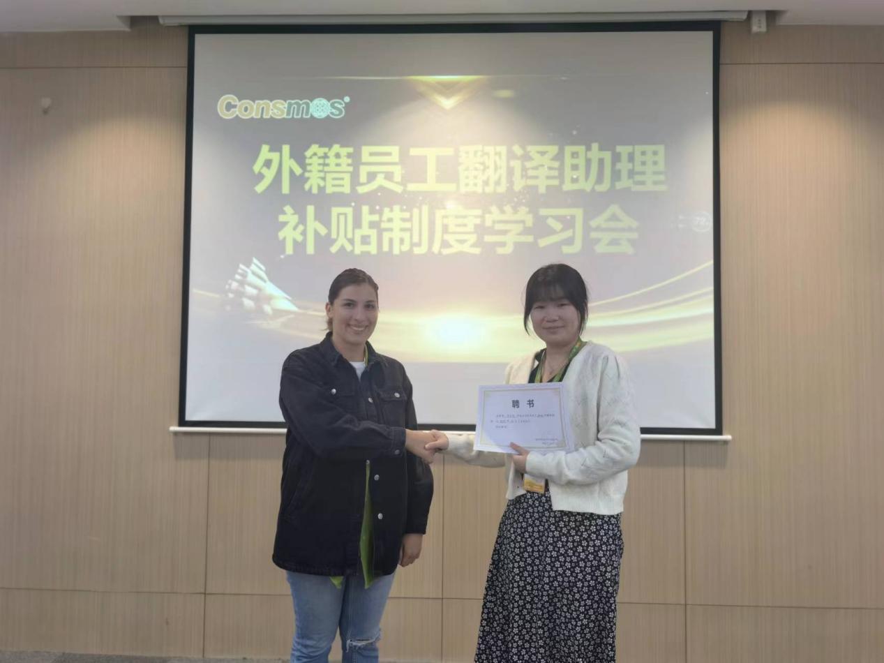 "Heart-warming translator" Helps Foreign Employees(图10)