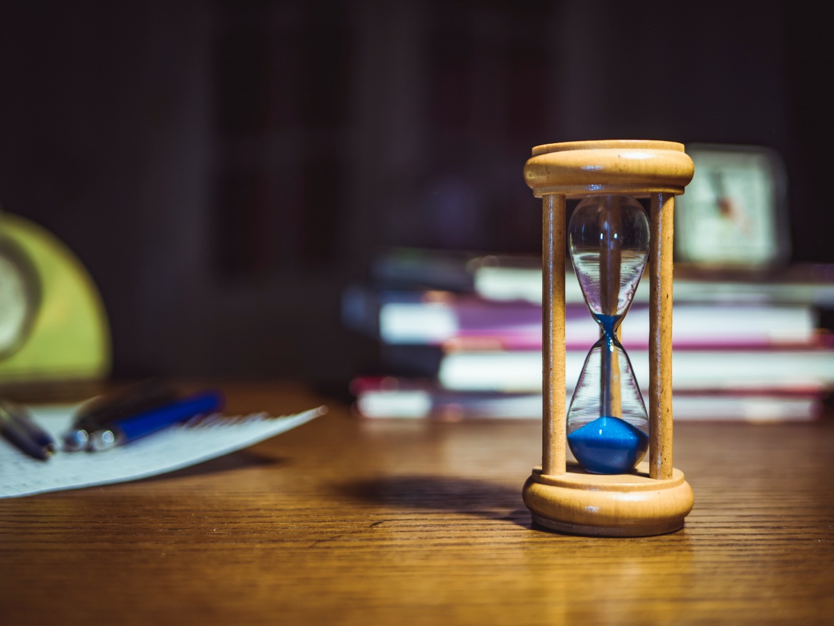 hourglass-in-close-up-photography-1178683.jpg