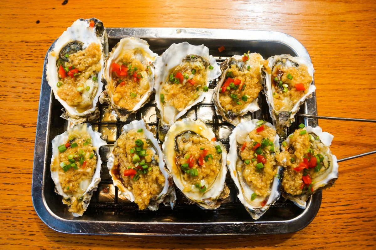 肉质紧实饱满  =  鸡中翅  = 鸡中翅处理的十分 干净 看不见一丝杂毛