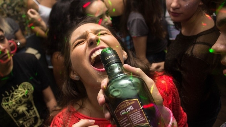 UK-drinkers-get-more-drunk-more-times-a-year-than-anyone-else-in-the-world-survey-finds_wrbm_large.jpg