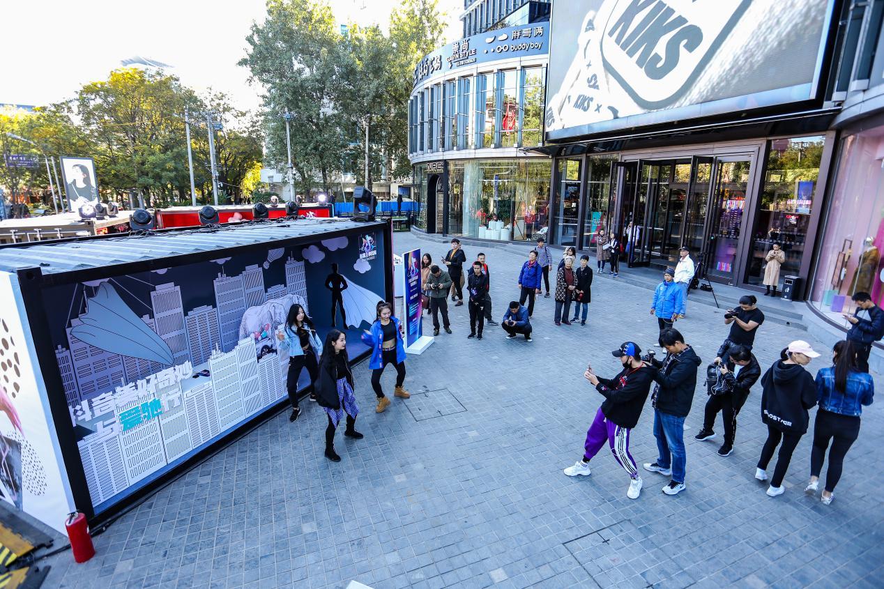 "抖音美好奇妙,与爱驰行"快闪店重磅现身,抖出汽车营销新姿势