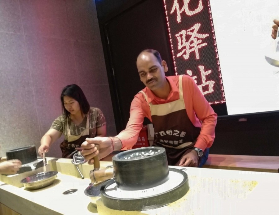 多国专家亲手制作米粉，感受广西饮食文化魅力