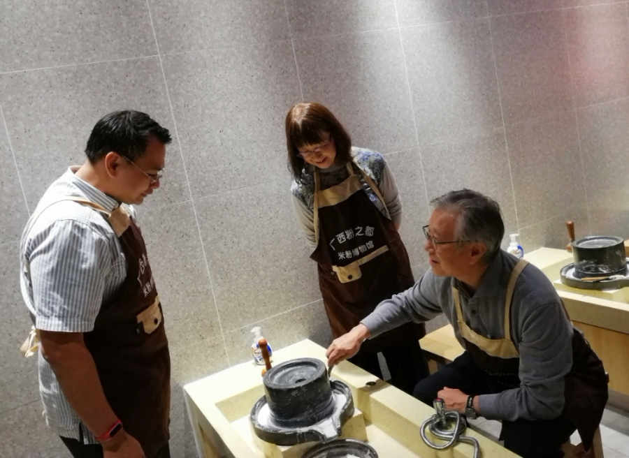 多国专家亲手制作米粉，感受广西饮食文化魅力