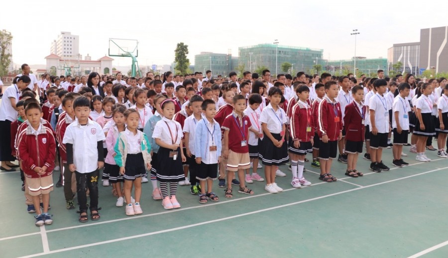校园安全人人有责河源市东华实验学校第四周升旗仪式
